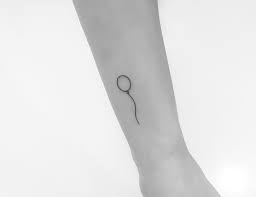 Voir plus d'idées sur le thème tatouage chiffres, tatouage chiffre romain, chiffres romains. 1001 Ideen Fur Kleine Tattoos Mit Geheimer Bedeutung