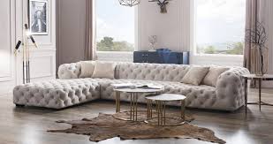 With refined curved armrests that can be customized with hide leather or the leathers from the collection, this luxury italian designer sofa was conceived for those who prefer an informal seat with a modern style. Luxus Sofa Ihr Stilvolles Wohnzimmer Lionsstar Gmbh