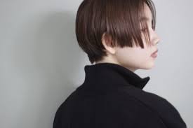 2021年 マニッシュショートのヘアスタイル 髪型 面長 丸顔 パーマを紹介 lala magazine ララマガジン ショートのヘアスタイル エモヘアー 髪型