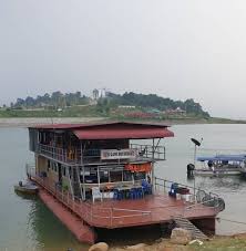 Lake kenyir is a destination not to be missed when visiting the state of terengganu. Houseboat Tasik Kenyir Seri Gawi Enterprise Photos Facebook