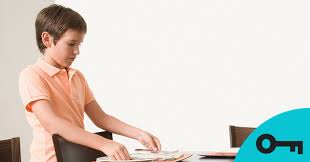 On Apprend Tellement Lorsqu On Aide Nos Parents A Mettre La Table On Calcule Le Nombre D Invites Les Ustensiles Et Les As Mettre La Table Table Ustensile