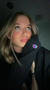 Lilia Hoffman's Instagram, Twitter & Facebook