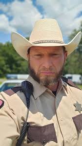 Trying to catch up with my gigantic buddy Justin Hurr. The only man that  has made me strip plates. I have so many ups and downs with training  injuries from mma ,