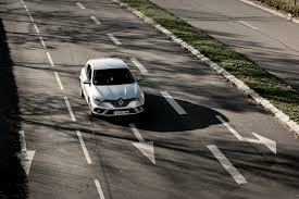 Sous le capot, nous avons retrouvé avec plaisir le 1.3 tce turbo essence 115 ch de base, lequel surprend par sa souplesse, ses. Essai Renault Megane 1 3 Tce 115 Le Test De L Essence Premier Prix