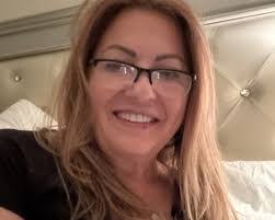 Lori Housley's Instagram, Twitter & Facebook