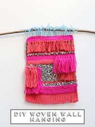 That's right, we went back to our childhood roots to tap into the oversize art craze that is. 15 Gorgeous Woven Yarn Wall Hangings Make And Takes