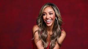 Bachelorette 2020 kandidaten heißen fast alle daniel. Who Is The New Bachelorette 2020 Tayshia Adams The Bachelorette