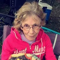 Faye Mosher's Instagram, Twitter & Facebook