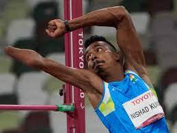 Kumar cleared 2.06m to win the silver and set. 67qjlg91nfdbom