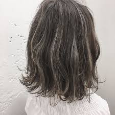 ハイライト 黒髪であか抜けて 組み合わせ特集 25選 ハイライト 黒髪 ヘアスタイル ロング ヘアスタイリング