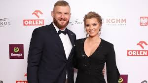 Jan błachowicz, mistrz ufc w kategorii półciężkiej, w najbliższy piątek 9 października spotka się z mieszkańcami cieszyna. News Jan Blachowicz Fiancee Manager Interview Sherdog Forums Ufc Mma Boxing Discussion