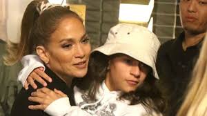 Emme, hija de Jennifer Lopez y Marc Anthony, bailó al ritmo de salsa