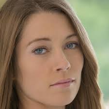 Kirsten Lee's Instagram, Twitter & Facebook