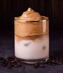 Cara membuat kopi dalgona agar lebih mudah adalah dengan memakai hand mixer. Dalgona Resep Dalgona Coffee Trend