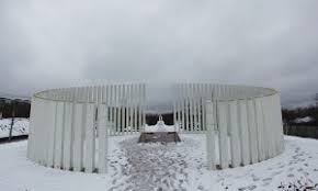 Его обломки упали на незастроенную местность и были разбросаны на. Memorial Gde Razbilsya Samolet V Permi Razbivshijsya Samolet Su821