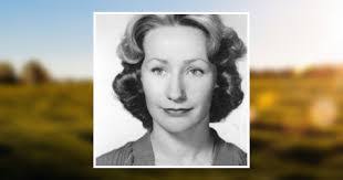 Elizabeth Farrow's Instagram, Twitter & Facebook