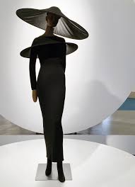 Neue trends frische designs einzigartige outfits jetzt kaufen & trendsetter werden! Stylecurated Pierre Cardin Future Fashion The Brookyln Museum