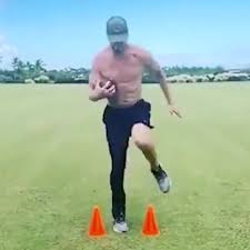 Alex smith went down in the third quarter of the washington redskins game against the houston texans on sunday with a gruesome leg injury. Alex Smith Putting In Reps On That Leg On His 36th Birthday Will Make You Want To Run Through A Wall Or Two This Is The Loop Golfdigest Com