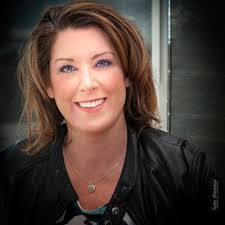 Angela Chambers (@AngelalChambers)