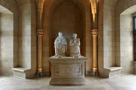 Loiret Chateau De Sully Sur Loire Replique En Platre Du Tombeau De Sully Nogent Le Rotrou Loire Loir Et Cher
