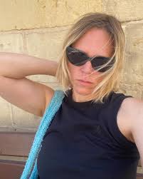 One more week until “Spätschicht x Volksbühne”, the second edition of our  new live programme series 💗 On 3 July, starting at 18:00, with  @cortisastar @dylan__kerr @bobbybeethoven @vaginaldavis_official  @arsenalberlin and CHEAP. We