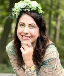 Carolyn Wesolowski's Instagram, Twitter & Facebook