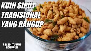Marilah kita belajar buat kuih lapis pula, kuih lapis simple dua warna yang biasa kita makan waktu minum petang, makan dengan kopi 'o' pun sedap. Resepi Kuih Siput Sedap Rangup Kuih Tradisional Kuih Raya Youtube