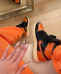 If you don't know by now baddie means unique and of course, we can embrace it in our manicure. Rich Lifestyle Check Lauraammy Via Instagram