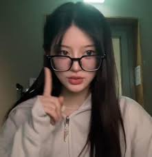 250402 Minju Weverse Live Foto : r/illit