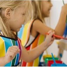 Melissa & Doug Caballete de Madera de Arte, Caballete de pintura para  manualidades, Caballete y pizarra todo en 1, Rollo de Papel, Pizarra  blanca, Pizarra de tiza, 3 + años, Regalo para