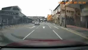 183 jalan tun hs lee opposite pasar seni mrt station. Watch Driver In Kl Kantoi After Running Red Light In Front Of Police Stops In Yellow Box World Of Buzz