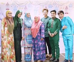Hubungan erra fazira, shahir terkini erra fazira emran engku shahir terkini cerita istri mantan janda dara artis malaysia hubungan potret lebih dari dengan berita bella. So Sweet Kali Pertama Shahir Dan Erra Fazira Hadir Bersama Di Majlis Buka Puasa Pakai Baju Sedondon Berita Memey