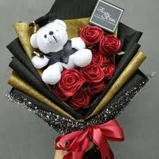 Jual bunga wisuda di unsada hub : Buket Bunga Satin Buket Boneka Wisuda Shopee Indonesia