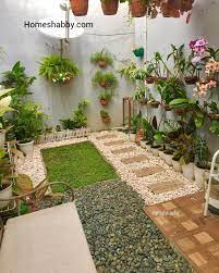 Sekat kiri kanan taman menggunakan anyaman bambu. 6 Desain Taman Belakang Rumah Minimalis Terlihat Lebih Asri Homeshabby Com Design Home Plans Home Decorating And Interior Design