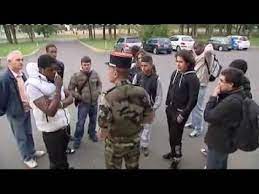 En classe de troisième au collège, il est demandé aux élèves de participer à une séquence d'observation en entreprise, c'est s'il a moins de 14 ans au moment du stage, il ne pourra l'effectuer que dans l'entreprise où l'un de ses parents travaille (ou son tuteur légal) ou bien. France 3 22 Mai 2011 Collegiens En Stage Dans L Armee Retour Sur Un Fiasco Youtube