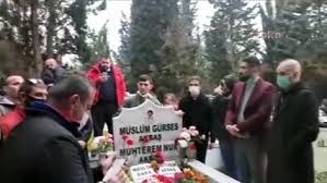 Müslüm gürses'in ebediyen yaşamasını istediğini dile getiren muhterem nur, her. Muslum Gurses Mezari Basinda Anildi