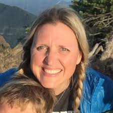 Deanna Knoll's Instagram, Twitter & Facebook