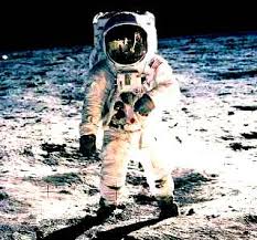 Maybe you would like to learn more about one of these? Neil Armstrong A Gresit Cand A Rostit Primele Cuvinte Pe LunÄƒ Secretele Lui Lovendal