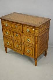Commode D Epoque Louis Xvi A Ressaut Central En Marqueterie Et Bronze Ht 80 X 46 Nombreuses Pieces Asiat Mobilier De Salon Oeuvre D Art Mobilier Ancien