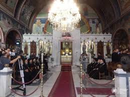 Παῦλος κατὰ τὴ συνήθειά του ἐπισκέφτηκε τὴ συναγωγή, ὅπου «διελέγετο» μὲ τοὺς ἰουδαίους, ἀλλὰ καὶ μὲ τοὺς προσήλυτους στὴν ἰουδαϊκὴ πίστη. H Eorth Toy Apostoloy Payloy Sthn Korin8o Fwto Martyria Gr