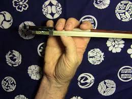 As a beginner, you will likely find yourself fiddling around with this for some time, before adopting a bow hold that feels right for you. Making A Great Bowhold Teach Suzuki Violin