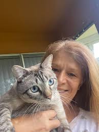 No idea of the variety (it was a 'rescue'lol) but the colour and the scent  just make me happy 🥰