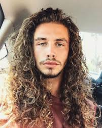Wir sind verliebt in diesen look! Blond Braune Haare Jungs Beliebte Frisuren 2020