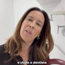 A vitamina D desempenha um papel crucial na saúde bucal, contribuindo para  a absorção de cálcio e fósforo—minerais essenciais para a formação e  manutenção dos dentes. A deficiência de vitamina D pode ...