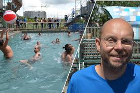 Brusselaars zochten massaal verkoeling in openluchtbad, en hoeven in de  winter niet te wanhopen: “Hopen nog dit jaar een sauna te installeren”  (Brussel)