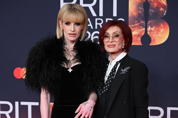 Sharon Osbourne Backs Daughter Kelly's Decision to Slam Body-Shaming  Comments