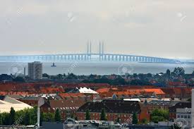Polisen är på väg till platsen. Die Brucke Uber Den Oresund Zwischen Kopenhagen Danemark Und Malmo Schweden Oresundsbron In Einer Nebligen Landschaft Lizenzfreie Fotos Bilder Und Stock Fotografie Image 62649463