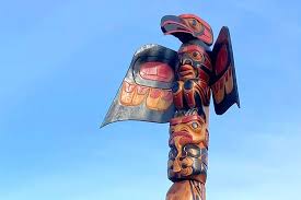 In the lakeview section of lincoln park , overlooking the intersection of north lake shore drive, and west addison street is a totem pole of kwanusila , the thunderbird of the kwagu'ł native american tribe. 18 Foot Totem Pole Finds Home West Of Williams Lake Prince George Citizen