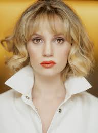 Masumlar apartmanı dizisi oyuncuları ile dikkat çekiyor. Farah Zeynep Abdullah