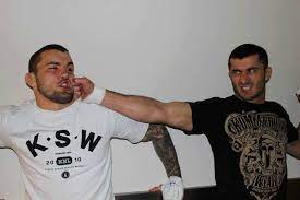 Na fatum narzekać może również aforti start gniezno. Mamed Khalidov Mma Pl
